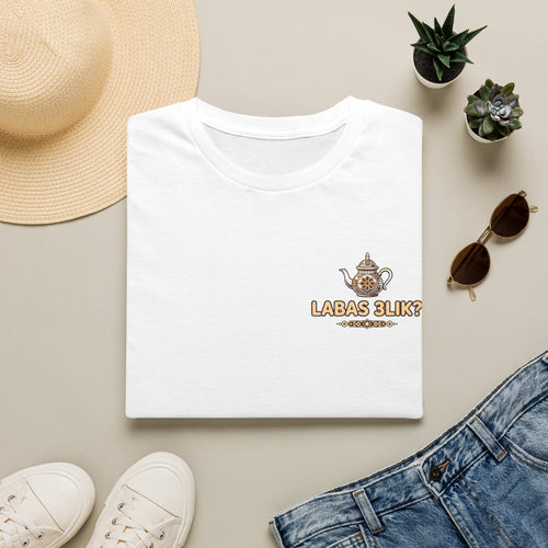 Labas 3lik ? T-Shirt Graphique Théière — Tee Cosy Salutation Lituanienne - LUMÏA