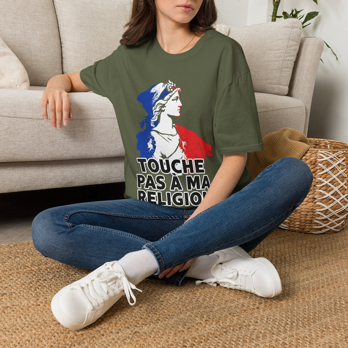 T-shirt graphique — Marianne française « Touche pas à ma religion »