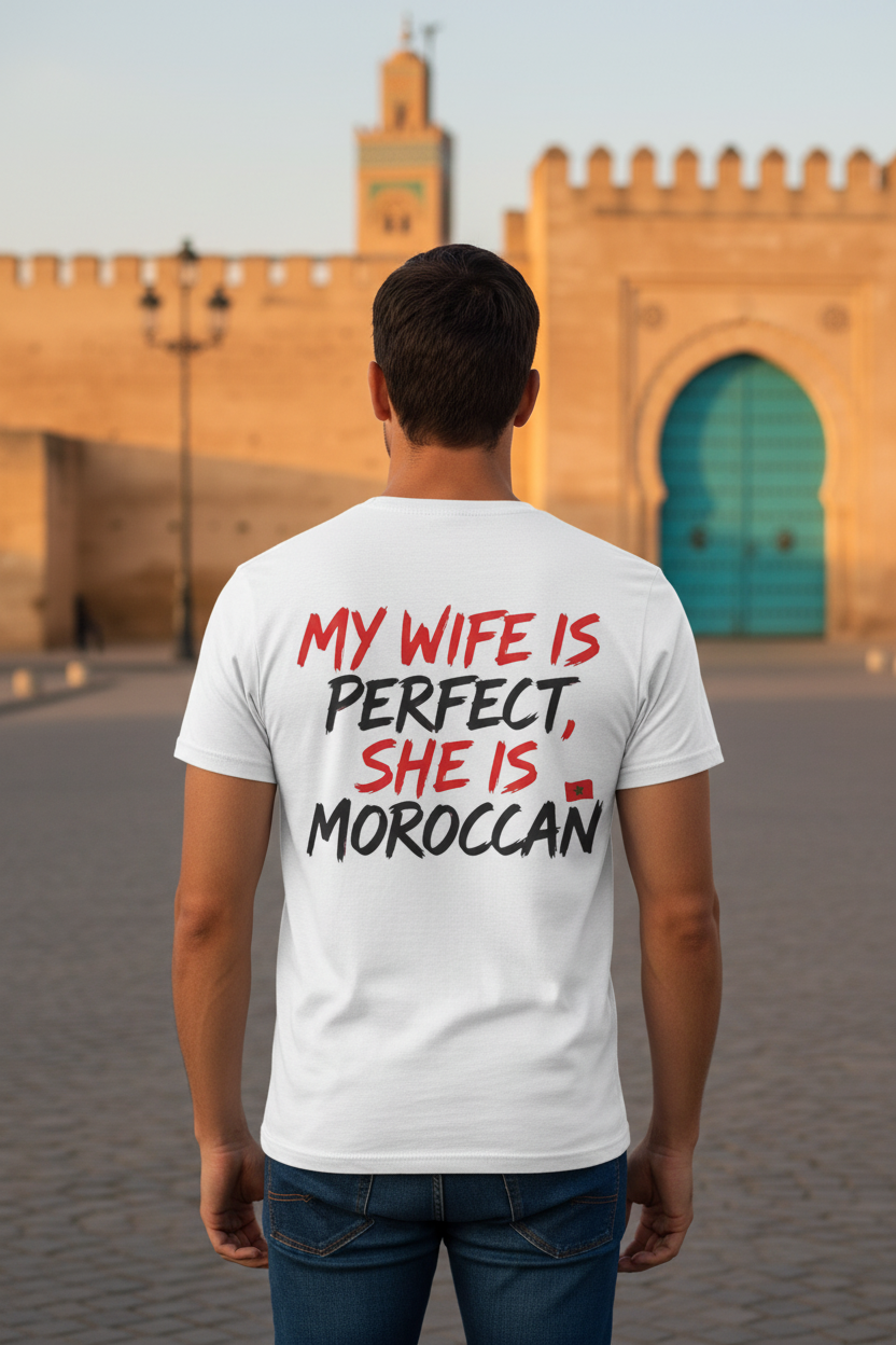 Mannequin homme de dos avec le t-shirt My Wife Is Perfect, She Is Moroccan à Rabat
